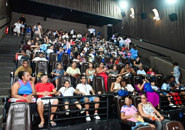 Cinema Azul leva inclusão e acesso ao lazer para crianças com TEA em Salvador