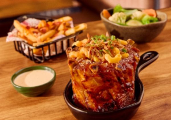 Outback oferece bebida refil gratuita na compra da Ribs Rocker Crown por tempo limitado