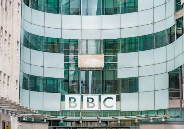BBC anuncia corte de até 2 mil funcionários para reduzir custos diante de 'pressões financeiras'