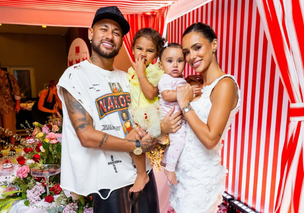 Show de Dilsinho e karaokê de Neymar marcam aniversário de Bruna Biancardi