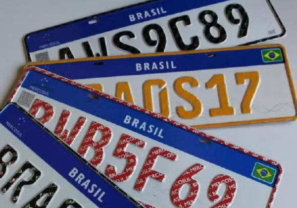 Projeto quer retomar identificação de cidade e estado nas placas de veículos