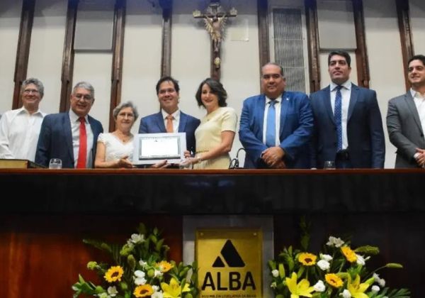 Advogado do Master preso pela PF foi homenageado na Alba com título de cidadão baiano