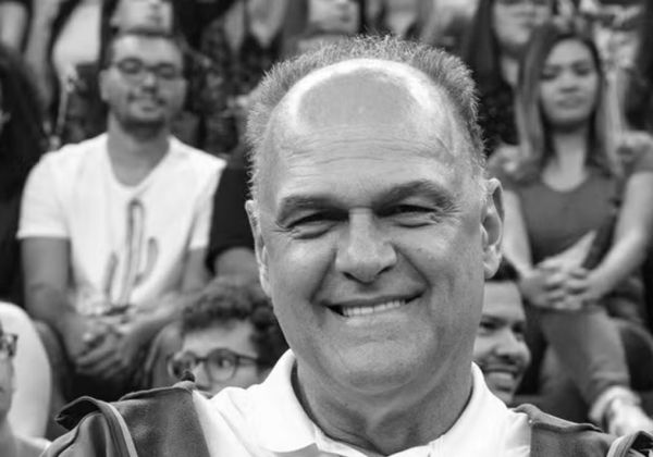 Corpo de Oscar Schmidt é cremado em cerimônia reservada em São Paulo