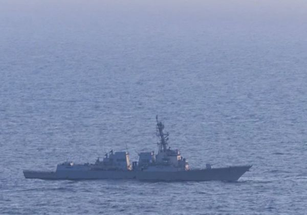 Irã volta a fechar o Estreito de Ormuz após reabertura parcial