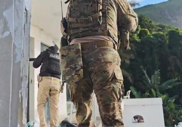 Tesoureira de facção aliada ao CV e comandada por Dada é presa no RJ