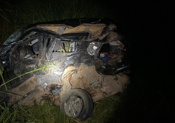 Batida entre carro e caminhonete deixa três mortos na BR-242, no oeste da Bahia