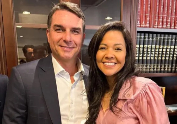 Flávio Bolsonaro avalia vereadora mais votada do Nordeste como possível vice, diz site