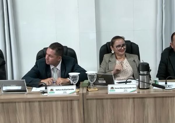 Vídeo: vereadora faz gesto de cunho sexual durante sessão no interior do Ceará