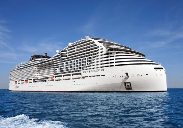 Morar em cruzeiro? Conheça o milionário que vive no mar há 25 anos e passou a ter dificuldade para andar em terra firme 