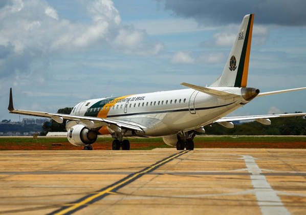 Deputada aciona TCU e CGU para suspender viagens de ministros em voos da FAB