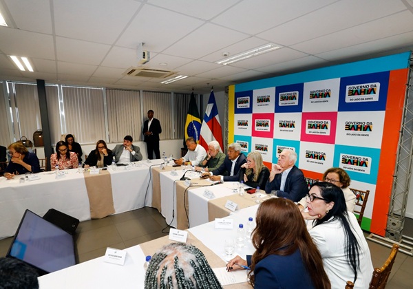 Governo da Bahia faz balanço estratégico com secretários e parlamentares