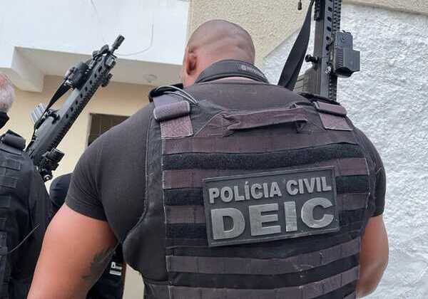 Polícia apreende celular de adolescente suspeito de criar perfis falsos para atacar autoridades