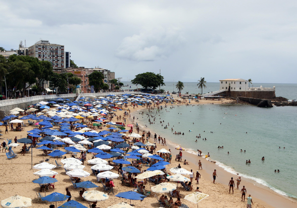Salvador deve ter tempo firme no fim de semana, com chance de chuvas isoladas