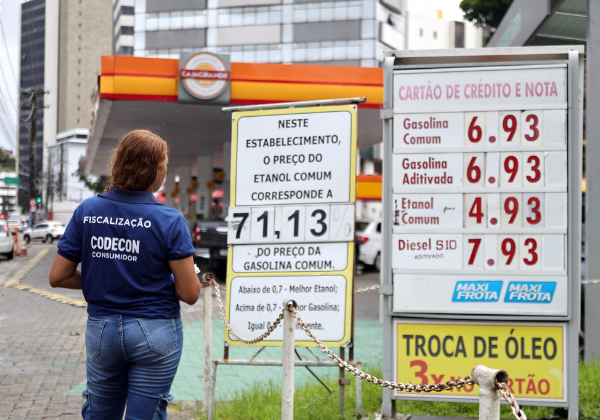 Codecon notifica 32 postos em Salvador para apurar aumento nos combustíveis