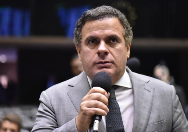 João Bacelar manteve própria empregada doméstica como ‘funcionária fantasma’ em gabinete