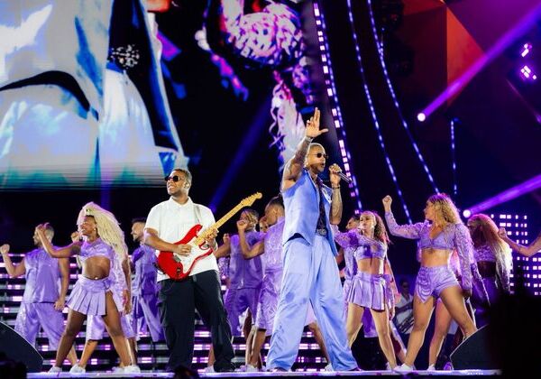 Léo Santana lança álbum completo do projeto ‘Léo Santana 20 Anos – DNA de GG’