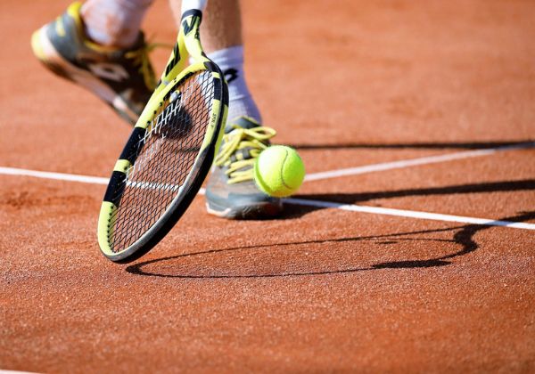 Procura por tênis cresce 95% e esporte vira tendência entre executivos no Brasil