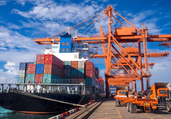 Balança comercial brasileira registra superávit de US$ 10,5 bilhões em abril