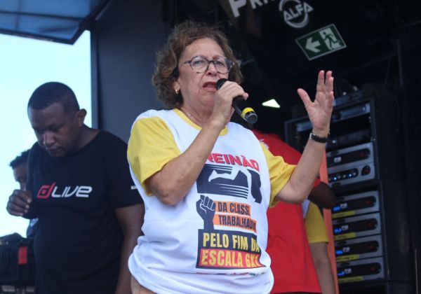 'Enquanto o Governo do Estado constrói escolas de alto padrão, a Prefeitura de Salvador deixa as crianças sem creches', compara Lídice