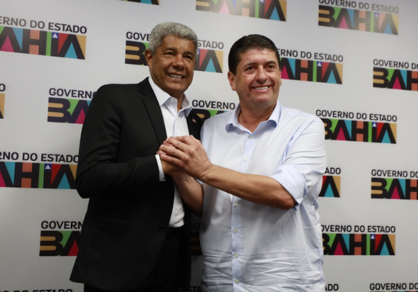 Jerônimo se reúne com prefeito de Umburanas e anuncia investimentos no município