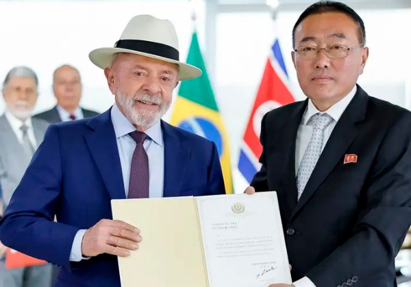 Lula recebe credenciais de sete novos embaixadores