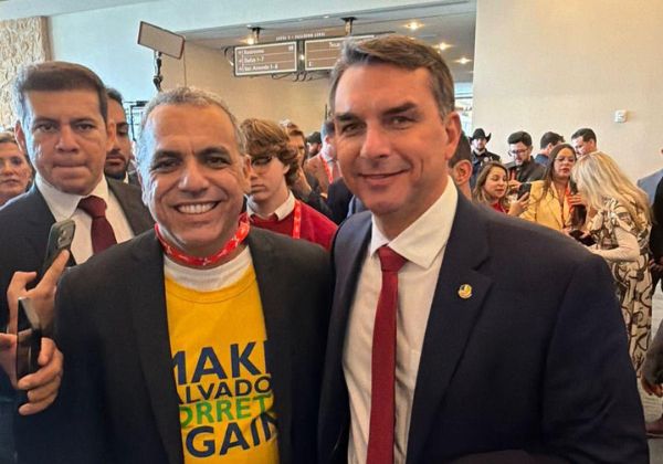 'Constrangimento foi defender título de Lula há 22 anos', diz Cezar Leite sobre homenagem a Flávio Bolsonaro