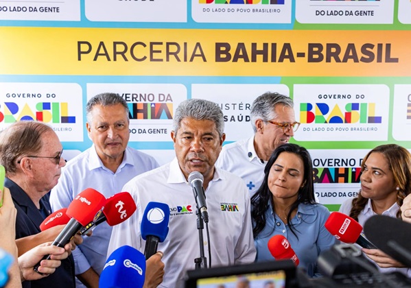 Jerônimo assina ordem de serviço para primeira maternidade de Lauro de Freitas