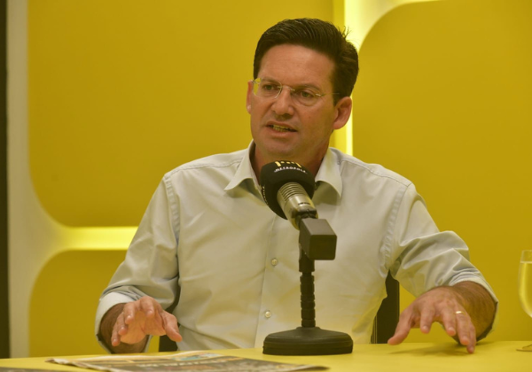 João Roma critica Jerônimo e acusa PT de manter 'coronelismo' na Bahia