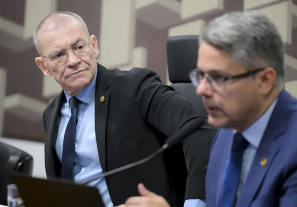Senador pede afastamento do ministro Nunes Marques de ação na CPI do Master
