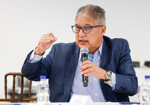 Líder do governo na Alba rebate críticas de ACM Neto e diz que ex-prefeito 'não aceita derrota' de 2022
