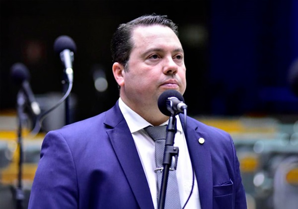 Deputado pretende convocar ministro da Agricultura para explicar escassez de vacinas veterinárias