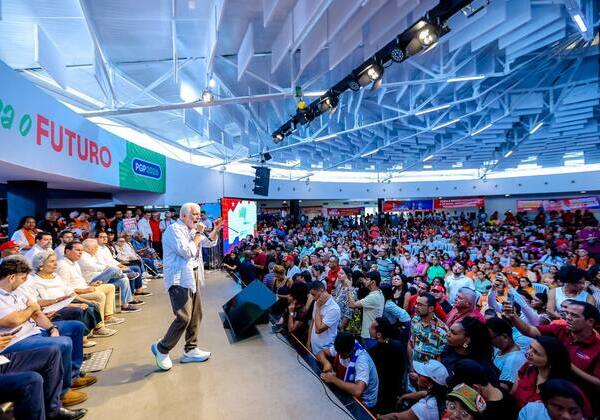 Wagner pede que população compare obras e o jeito de fazer política do governo com o da oposição