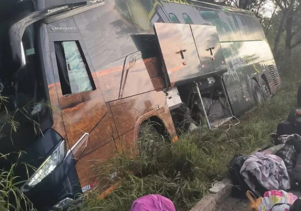 Ônibus do Mastruz com Leite sofre acidente em rodovia no Maranhão