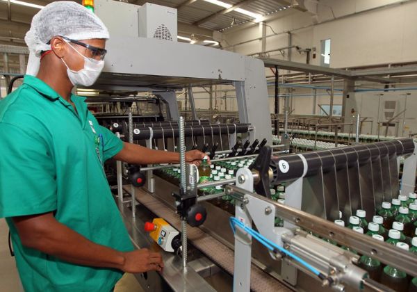 Indústria baiana cresce 1% em março, mas acumula queda de 6,5% no trimestre