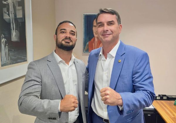 'Ninguém deve ser condenado por vazamentos seletivos', diz Alden ao defender Flávio Bolsonaro após ligação com Vorcaro