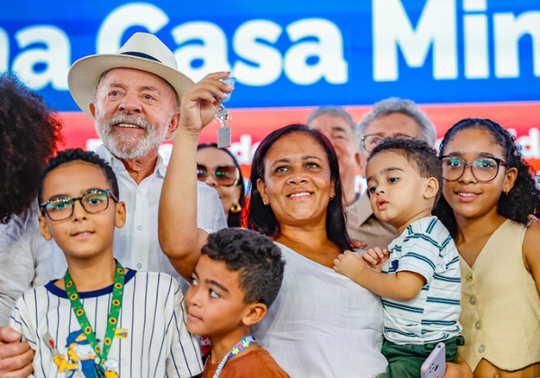 Vídeo: Lula entrega quase 400 moradias do Minha Casa, Minha Vida em Camaçari