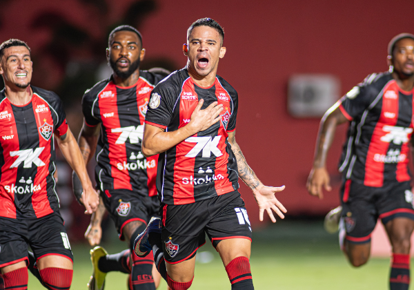 Vitória bate o Flamengo no Barradão e garante vaga nas oitavas da Copa do Brasil
