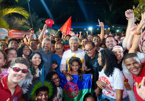 Jerônimo participa de ato com jovens e movimentos sociais durante PGP em Jacobina