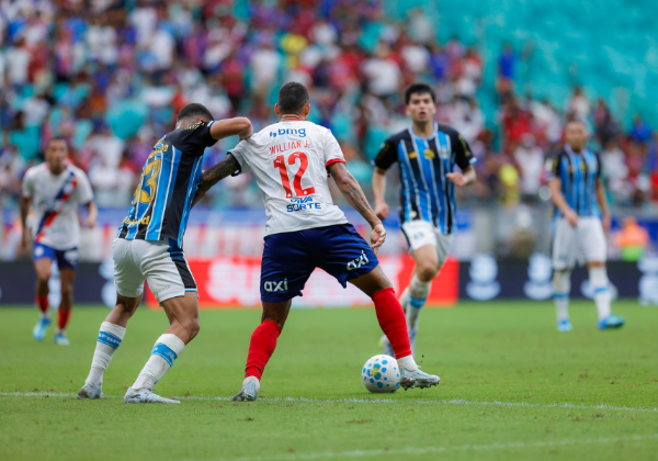 Bahia empata com o Grêmio sob protestos na Fonte Nova e amplia jejum no Brasileirão