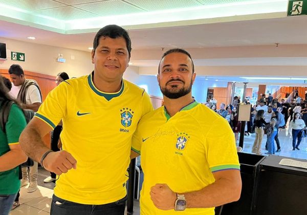 Deputados participam de estreia de documentário sobre Jair Bolsonaro em Salvador