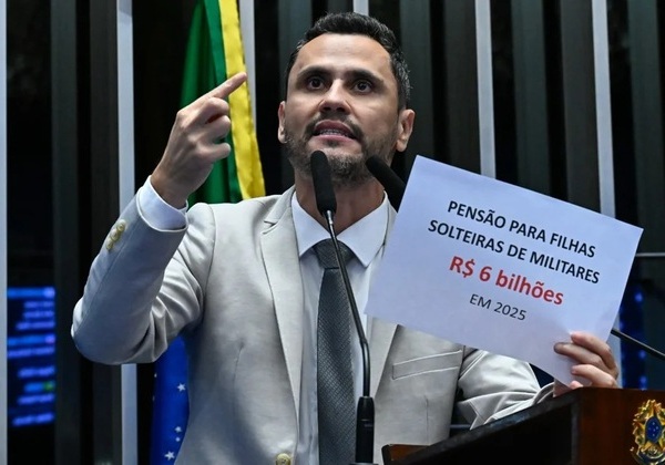 Republicanos avalia lançar senador de Minas à Presidência após desgaste de Flávio