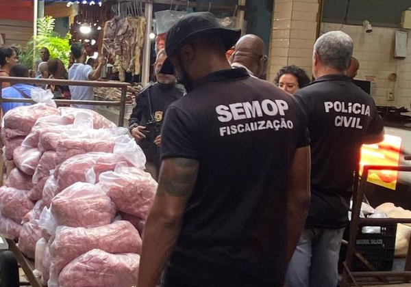 Operação apreende alimentos impróprios para consumo na Feira de São Joaquim