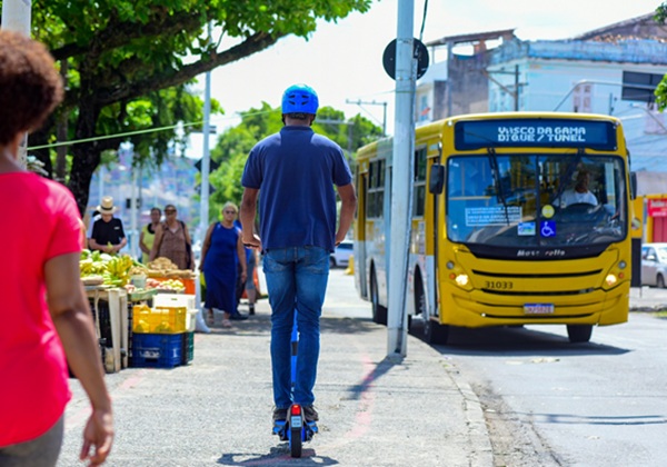 Patinetes elétricos se consolidam como alternativa de mobilidade rápida e sustentável em Salvador