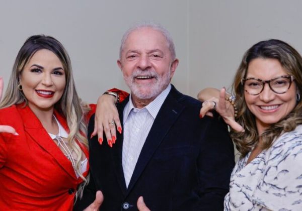 Oposição resgata fotos de Lula com Deolane após prisão da influenciadora
