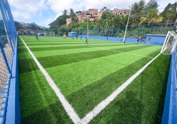 Prefeitura inaugura Arena Oásis em Cajazeiras V e chega a 99 campos com grama sintética entregues
