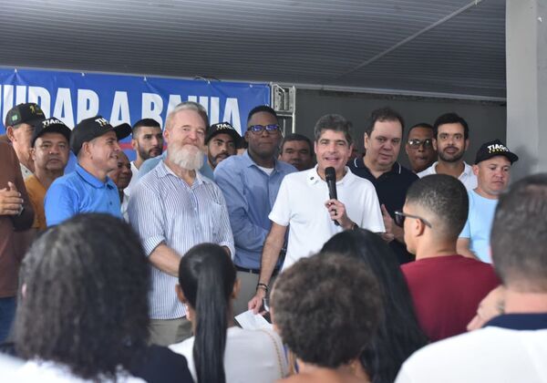 Em Catu, ACM Neto recebe apoio do presidente da Câmara e de mais sete vereadores
