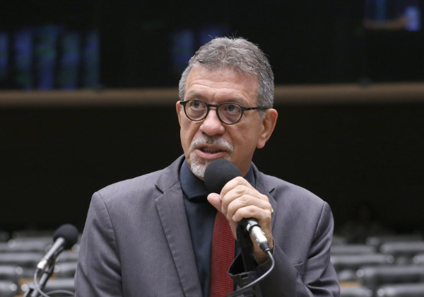 Deputado acusa Prefeitura de Salvador de atrasar pagamento à Localiza