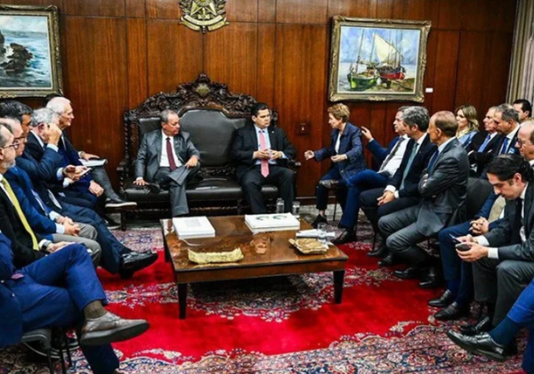 Empresários pressionam Senado para adiar debate sobre fim da escala 6×1