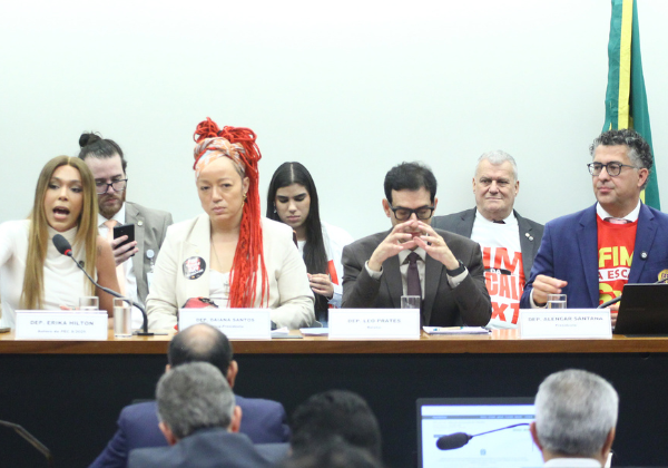 PEC do fim da escala 6x1 avança na Câmara; veja próximos passos