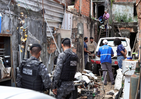 Operação interdita seis ferros-velhos irregulares em Salvador